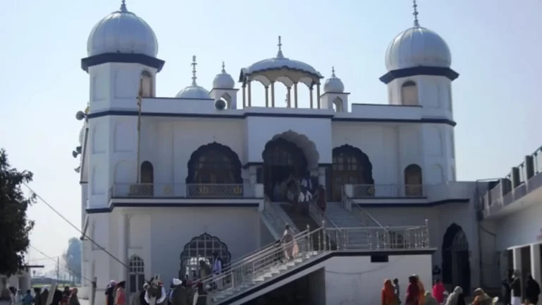 Dera Baba Banda - Seek Blessings at a Historical Gurdwara