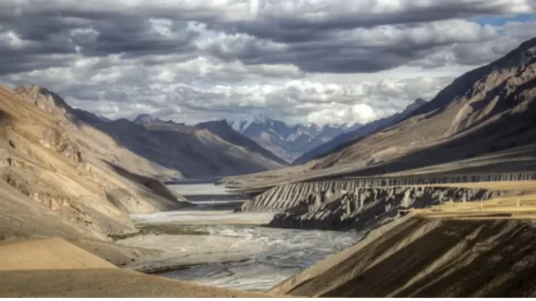 Mantalai Lake - Serene Beauty Amidst the Mountains